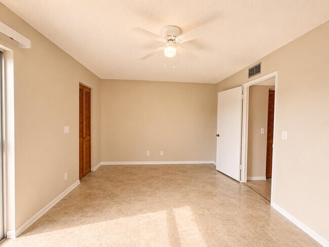 Building Photo - 555 Purdy Ln