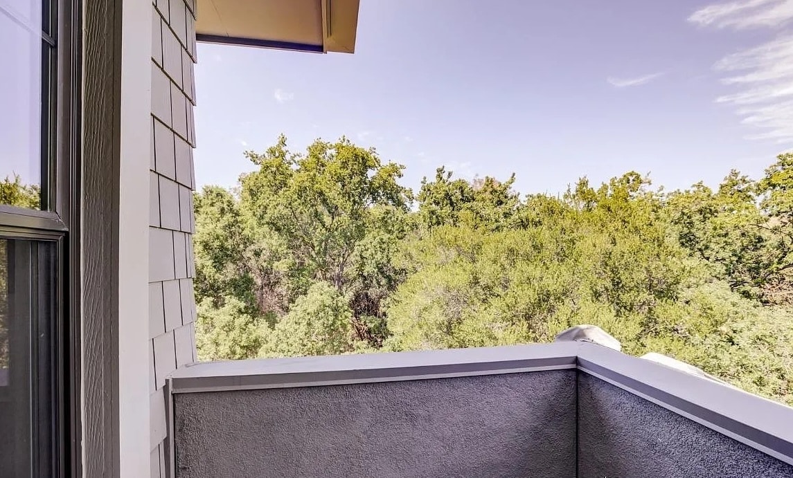 Balcony - 1000 Dewing Ave