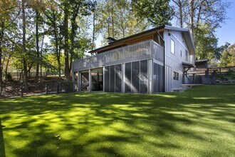 Building Photo - 8885 Bay Dr