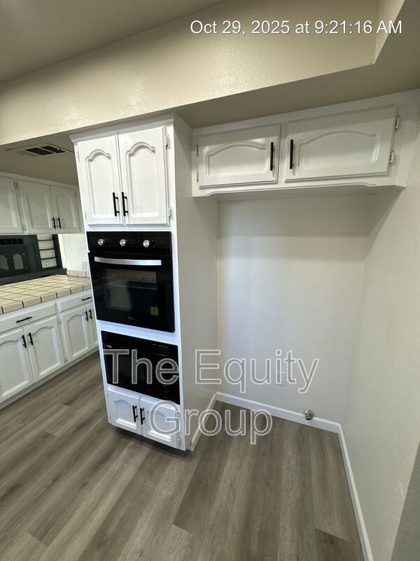 Building Photo - 951 Orangewood Ct