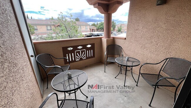 Building Photo - 1 Bedroom, 1 Bath Executive