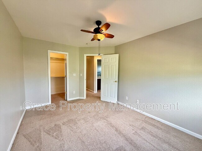 Building Photo - 624 Hayloft Way