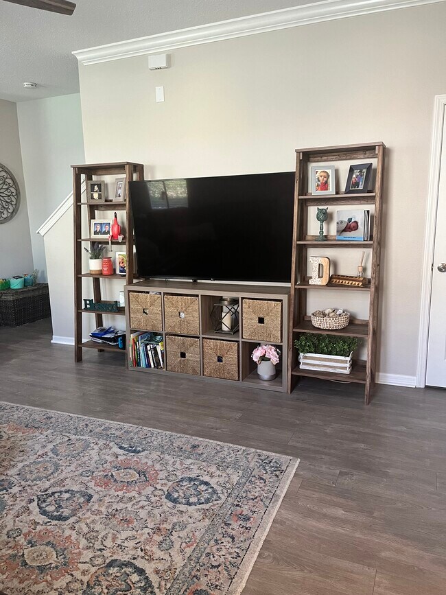 Building Photo - 2819 Lantern Hill Ave