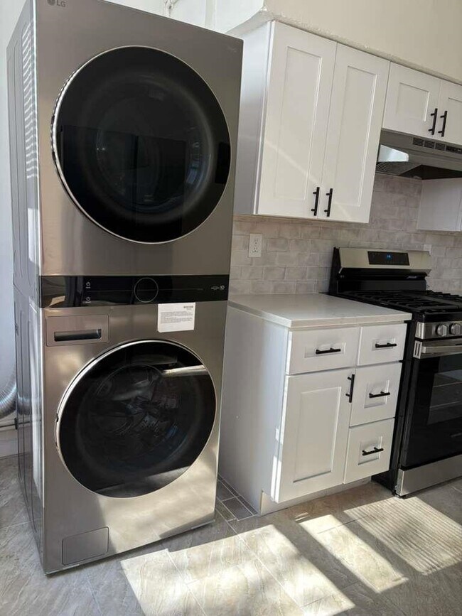 Building Photo - 4526 Brown St