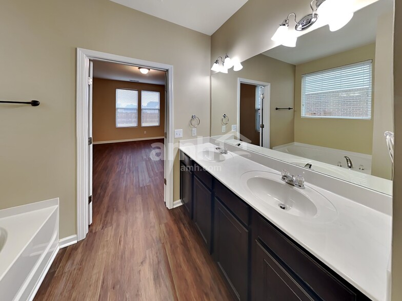 Building Photo - 407 Dunnwood Ct