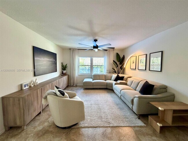 Building Photo - 5704 SW 116th Ave