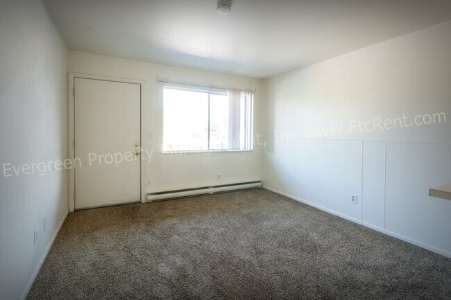 Building Photo - 2008 W Plum St