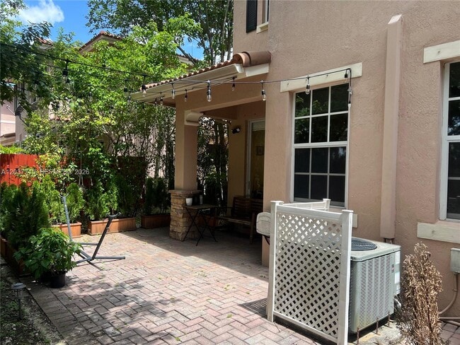 Building Photo - 280 Las Brisas Cir