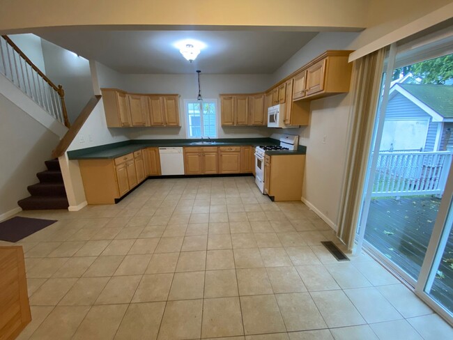 Building Photo - *SINGLE FAMILY RENTAL!* 3BR 1.5BA Right by...