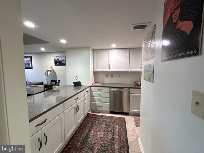 Building Photo - 1600 Prince St