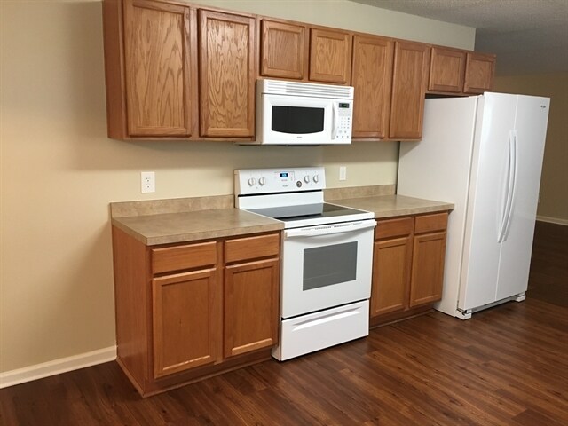 Building Photo - 13 Holly Springs Cir