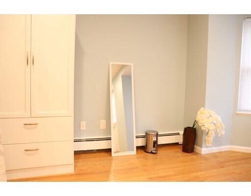 Building Photo - 12 Regent St