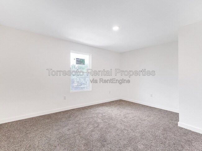Building Photo - 2326 Cincinnati Ave