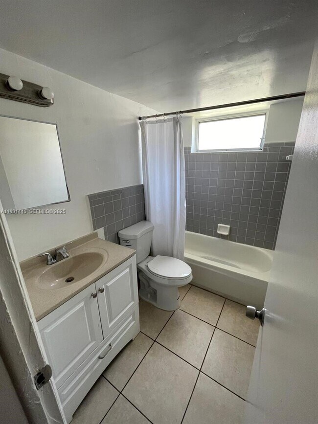 Building Photo - 16851 NE 18th Ave