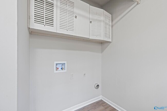 Building Photo - 2710 Cave Ave NW