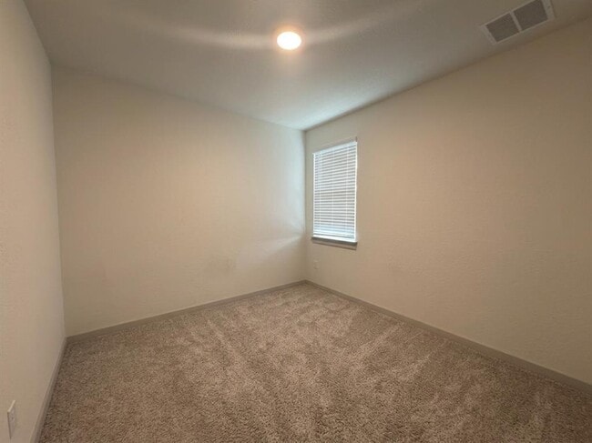 Building Photo - 3001 Egan Dr