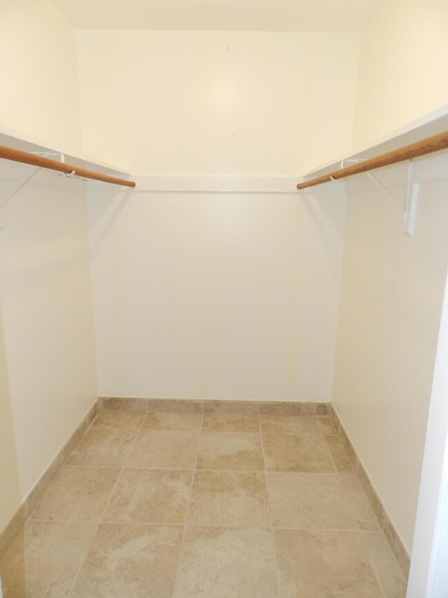 Building Photo - 3 Greenway Village N