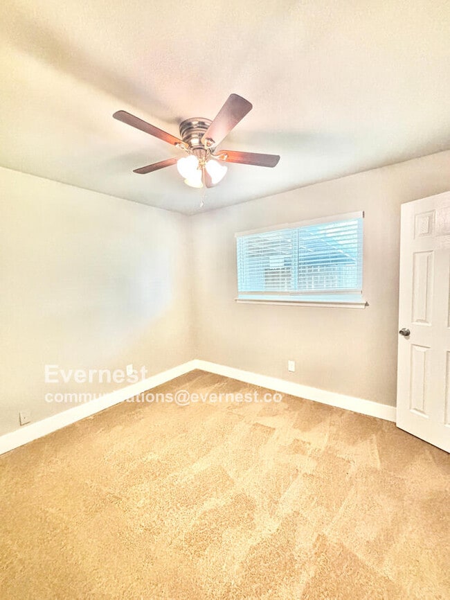 Building Photo - 807 Meadow Mead Dr