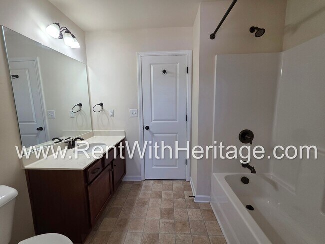 Building Photo - ABSOLUTELY BEAUTIFUL 5 BEDROOM/ 4.5 BATH HOME YOU DONT WANT TO MISS.