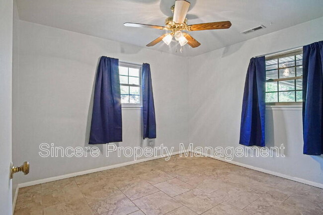 Building Photo - 2321 N Peniel Ave