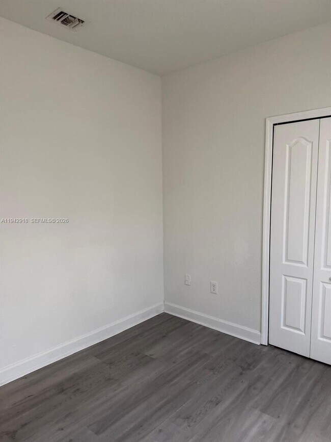 Building Photo - 1656 SE 29th Ct