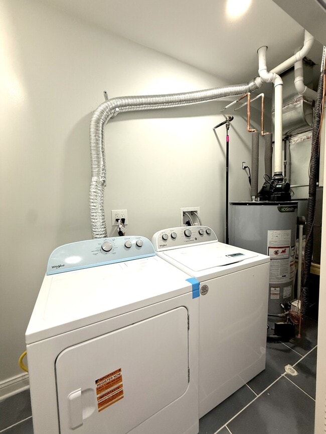 Building Photo - 1343 W Rosedale Ave