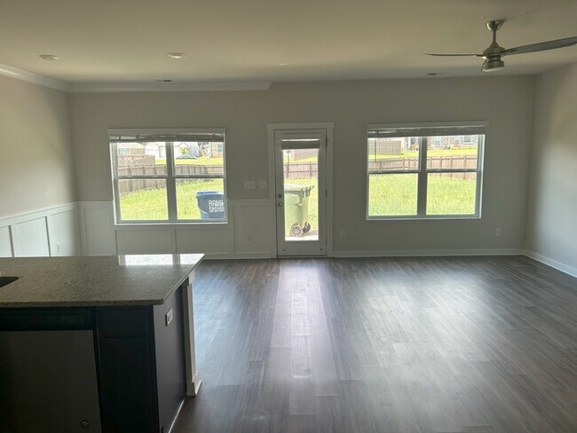 Building Photo - If Approved in January Receive $750 off Seconds Months Rent