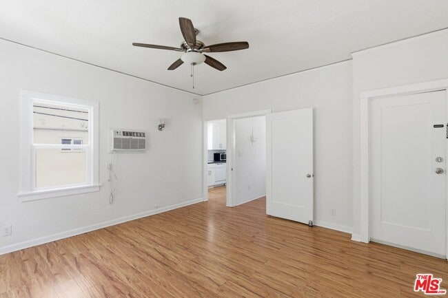 Building Photo - 1603 1/2 N Harvard Blvd