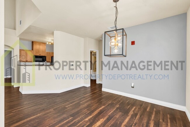 Building Photo - Spacious 2 (or 3!) Bed Condo in Gated Comm...