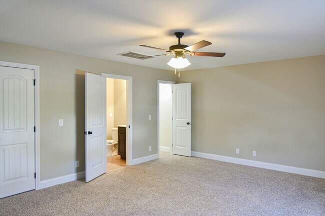 Building Photo - 3640 Fox Tail Dr
