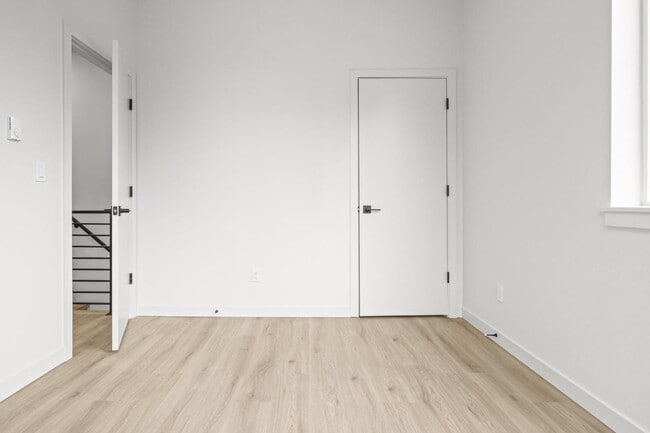 Building Photo - 540 N Blandena St