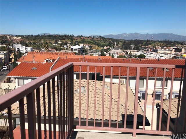 Building Photo - 700 N Hill Pl