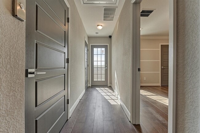 Building Photo - 9627 Towne Lake Pkwy