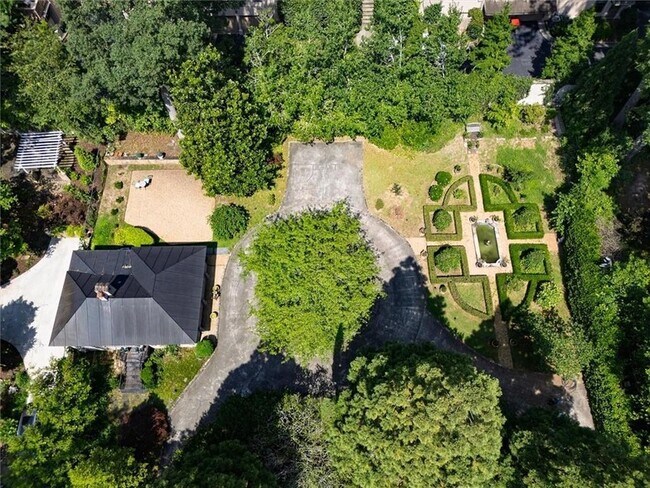 Building Photo - 2538 Parkside Dr NE