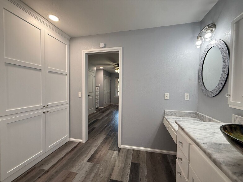 Building Photo - 2103 Park Pl