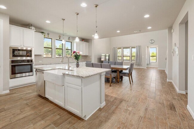 Building Photo - 1136 Almeria Bend