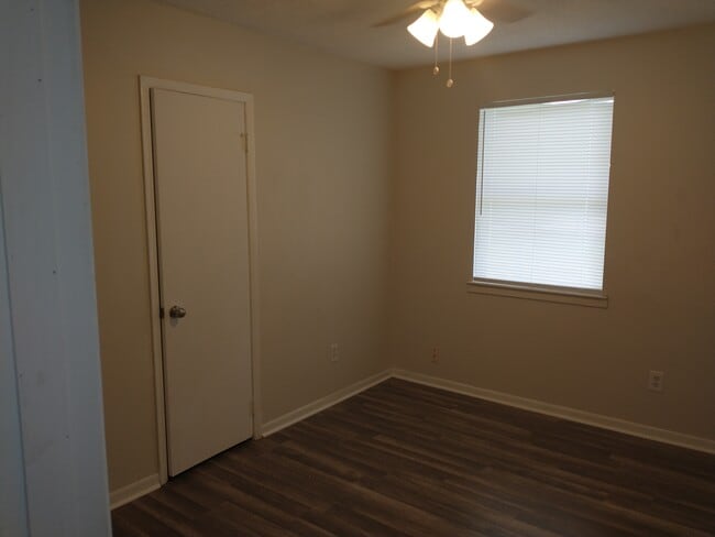 Building Photo - 108 First Family Dr