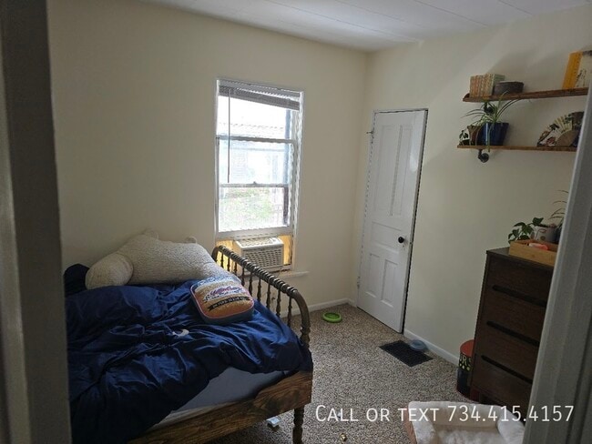 Building Photo - 110 E Summit-