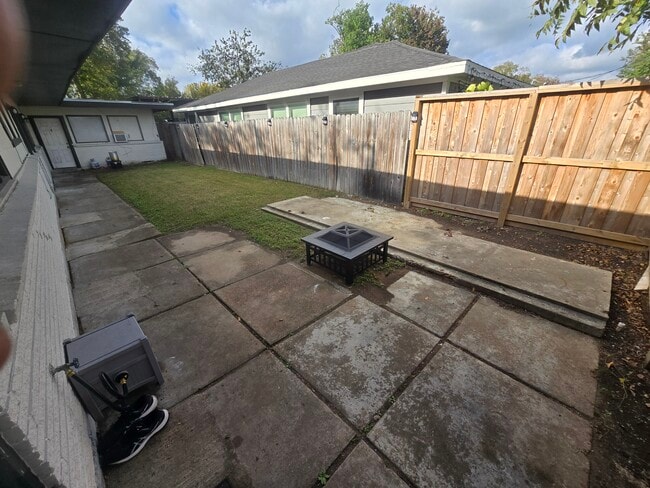 Building Photo - 6910 Weston St