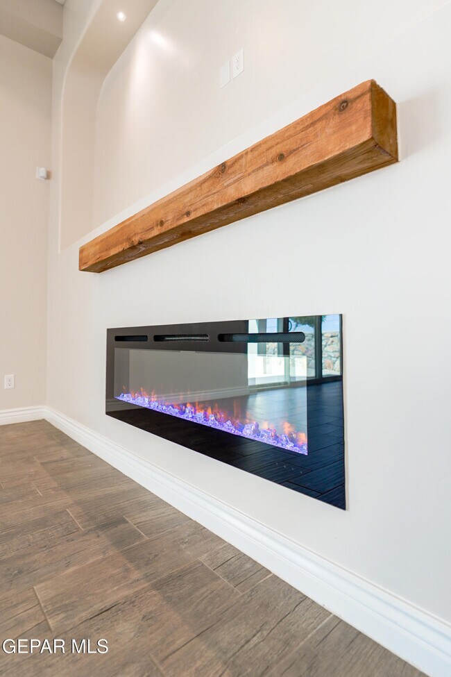 Building Photo - 13368 Emerald Glass Dr