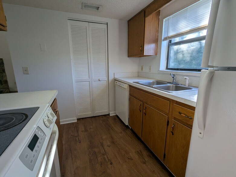 Building Photo - 5591 Greatpine Ln S