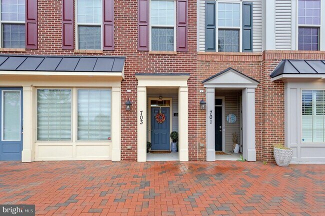 Building Photo - 703 Skippers Ln