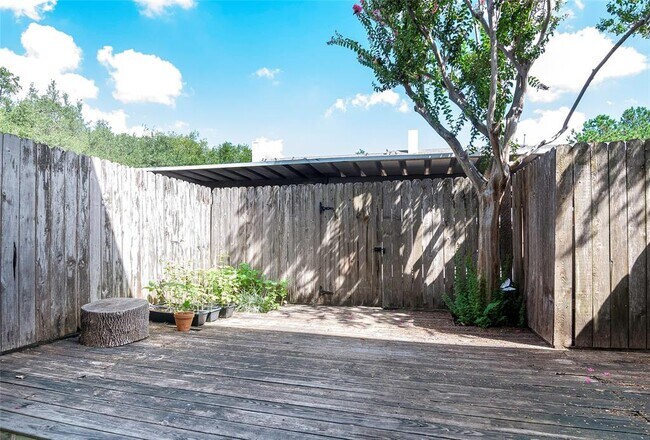 Building Photo - 12979 Trail Hollow Dr