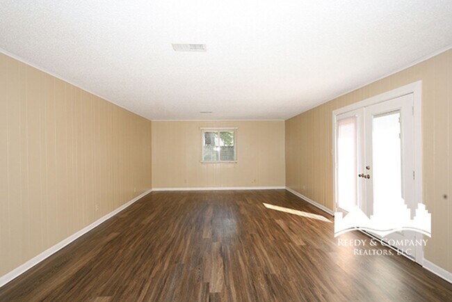 Building Photo - 4400 Spring Harbor Dr