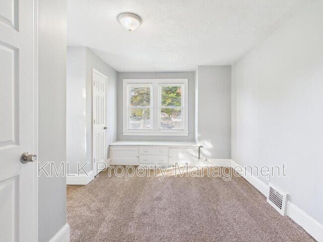 Building Photo - 903 Donald Ave