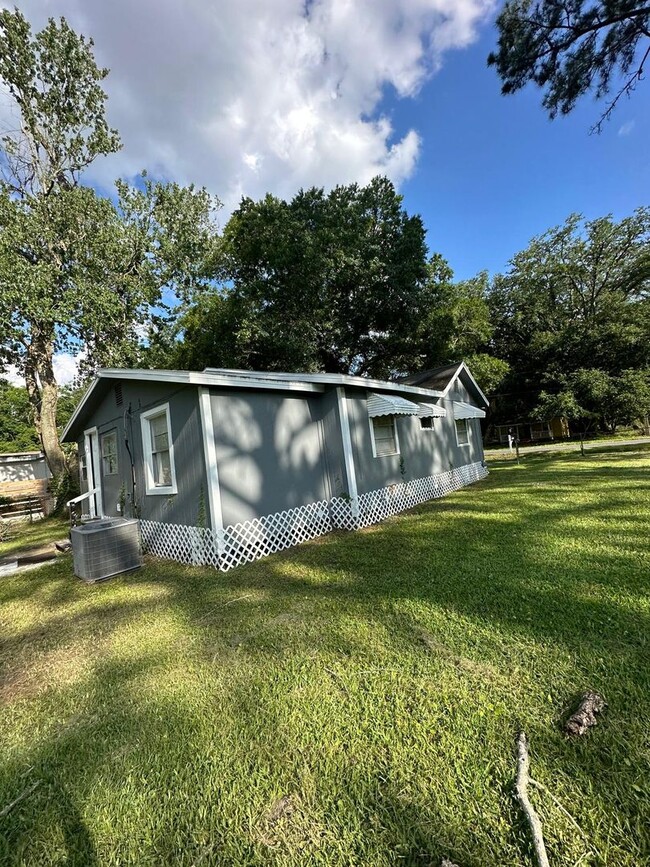 Building Photo - Fully renovated 3/1 Single Family Home ava...