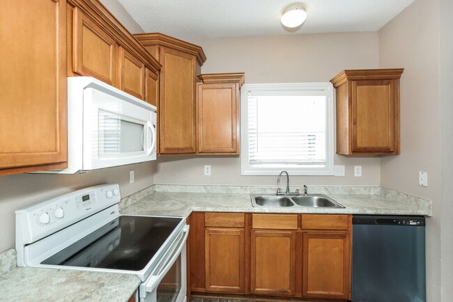 Building Photo - 5834 Long Lake Ln.