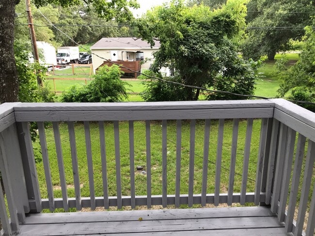 Building Photo - Gorgeous and spacious home in Danbury, Just remodeled and move in ready!