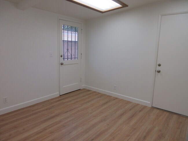 Building Photo - 10818 Paso Robles Ave