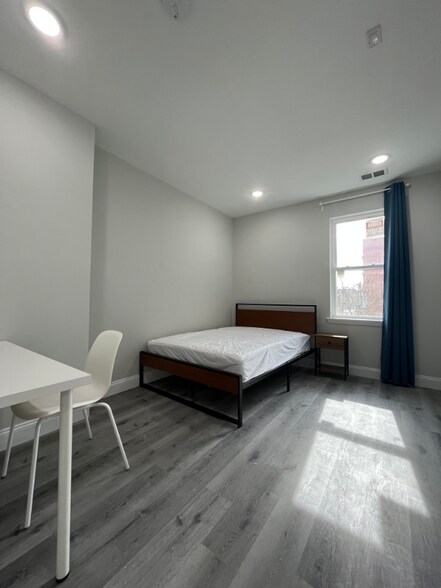 Building Photo - 106 S 42nd St